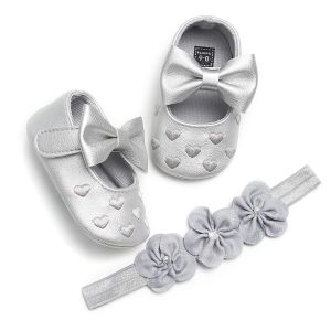 נעלי תינוקת עם לבבות ופפיון מיוחדות במבחר צבעים